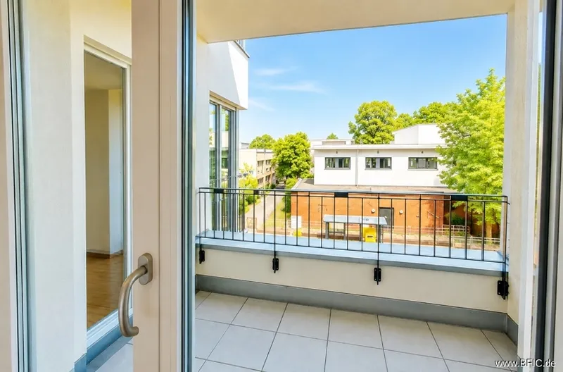 MÖBLIERTE 2-Zimmer-Neubau-Wohnung mit Balkon zu vermieten — photo 1